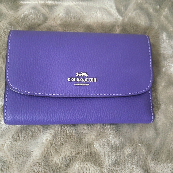 Coach Handbags - ❣Coach Leather Wallet❣